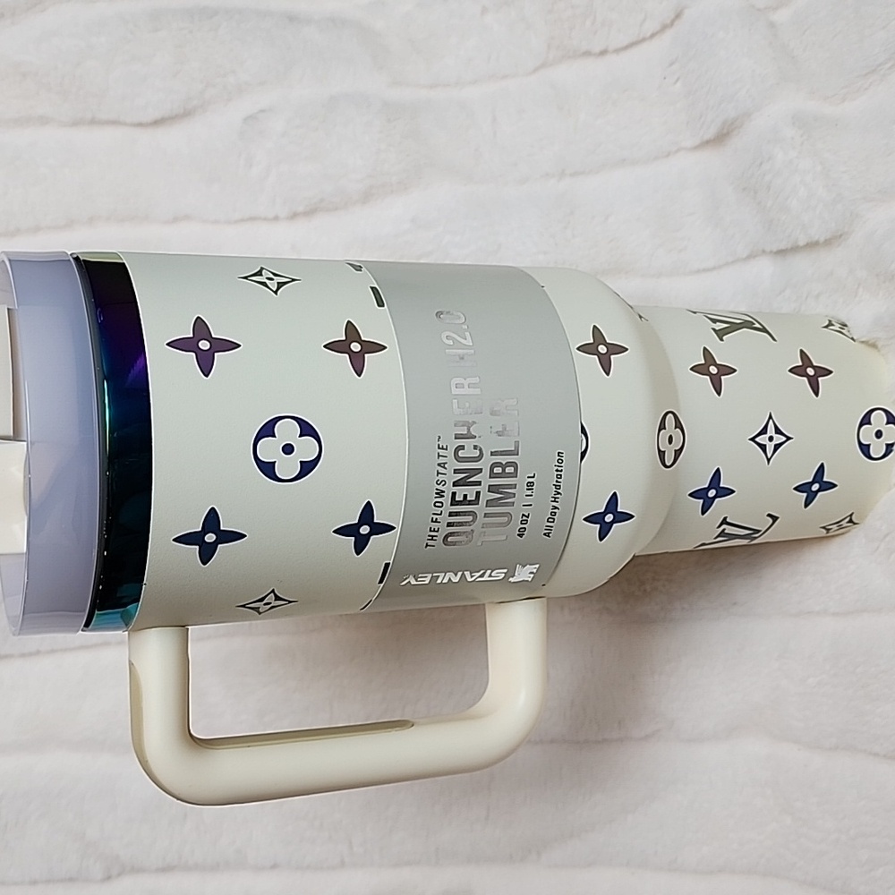 White Stanley Quencher H2.0 Tumbler
